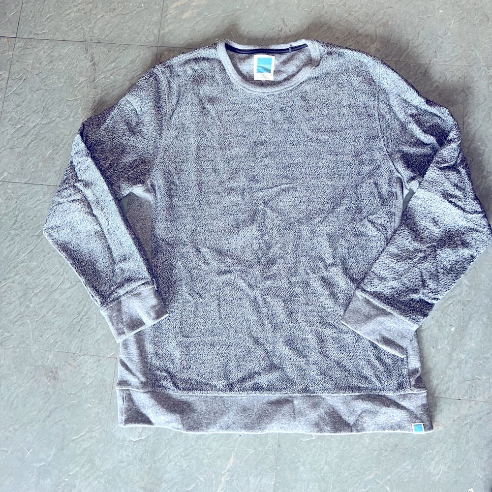 WORN ONCE- Everyday light grey sweater- a staple peice for any closet!